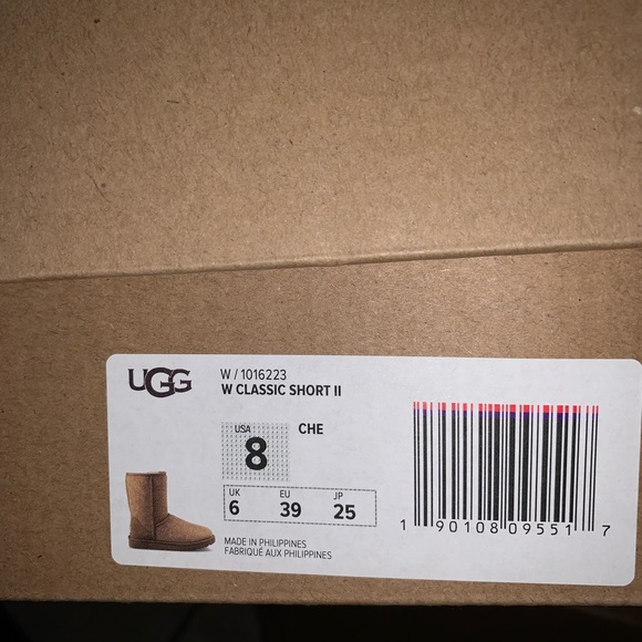 Like new Uggs. Kept in storage. No odor Size 8. Nice & comfy!! - Picture 1 of 10